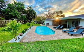 Heated Pool, Pet Friendly,Dunedin Beach Gem